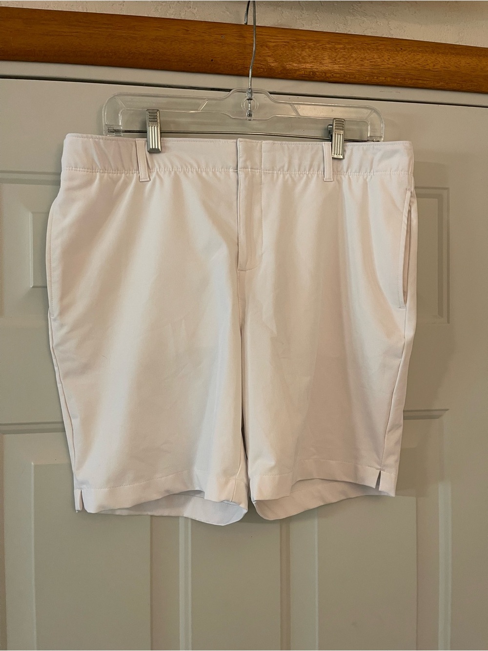 Under Armour UA Drove Golf Shorts White  - Size 14